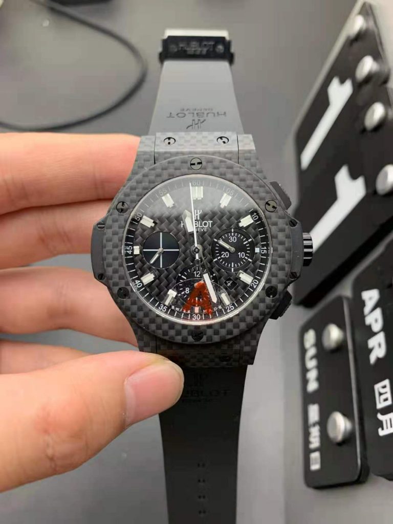 Replica-Hublot-Carbon-Fiber-Watch-768x1024